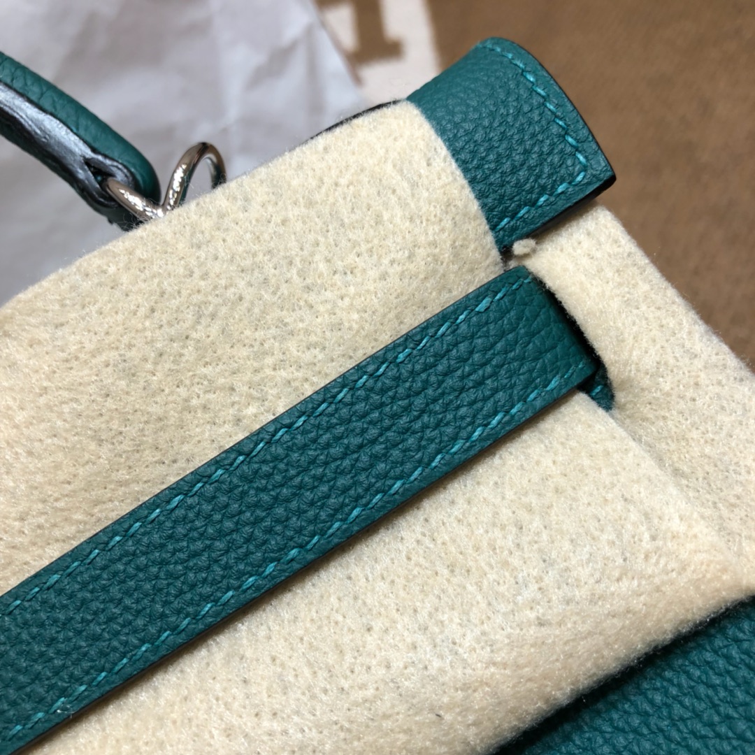 Hermes Kelly 32cm Handbag Shoulder Bag in Malachite Togo Leather